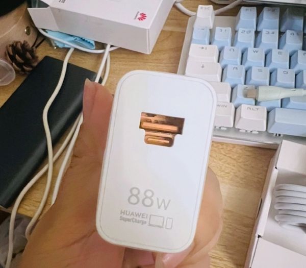 李小加公司被曝要求员工付费100万上班、拒绝就被优化最新回应;杭州某大厂员工受贿9千多万家里搜出大量金条;软银几乎清仓阿里(图4) 李小加公司被曝要求员工付费100万上班、拒绝就被优化最新回应;杭州某大厂员工受贿9千多万家里搜出大量金条;软银几乎清仓阿里(图4)